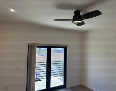 2527 Beryl St - Photo Thumbnail 26