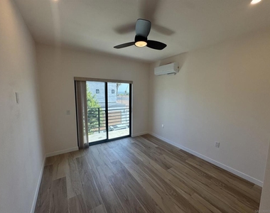 2527 Beryl St - Photo Thumbnail 31