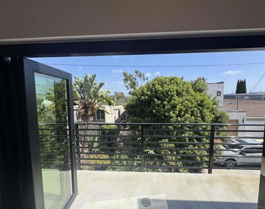 2527 Beryl St - Photo Thumbnail 4