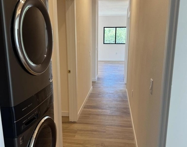 2527 Beryl St - Photo Thumbnail 15