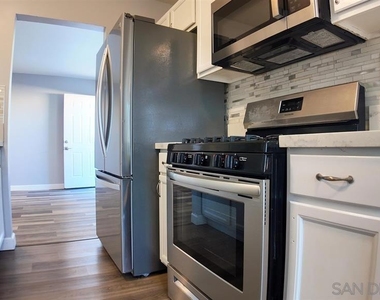 3934 Marine View Ave - Photo Thumbnail 9