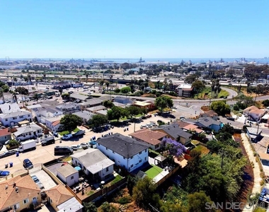 3934 Marine View Ave - Photo Thumbnail 3