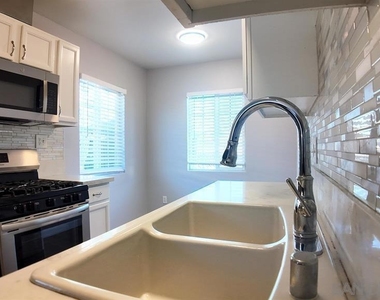 3934 Marine View Ave - Photo Thumbnail 16