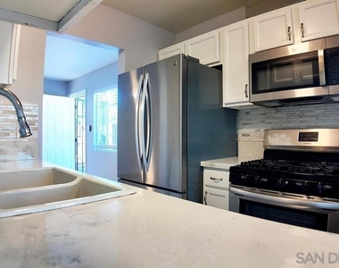3934 Marine View Ave - Photo Thumbnail 10