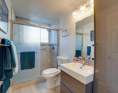 3920 Riviera Dr - Photo Thumbnail 11