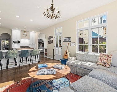 537 N June Street - Photo Thumbnail 6