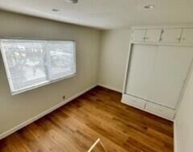 5728 Hazeltine Avenue - Photo Thumbnail 9