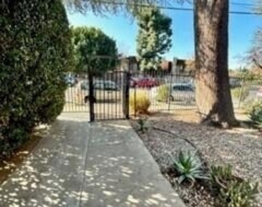 5728 Hazeltine Avenue - Photo Thumbnail 14