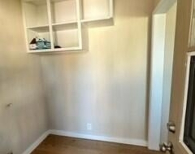 5728 Hazeltine Avenue - Photo Thumbnail 11