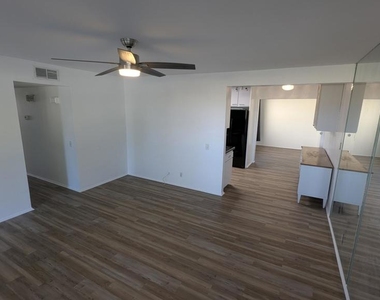 425 Bradshaw Lane - Photo Thumbnail 6
