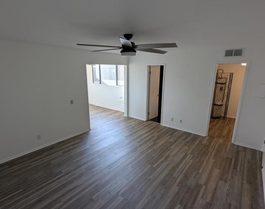425 Bradshaw Lane - Photo Thumbnail 11