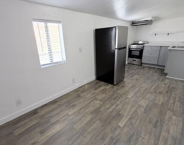 66321 Buena Vista Avenue - Photo Thumbnail 3