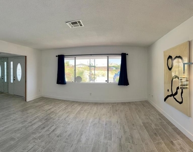 9831 Mesquite Avenue - Photo Thumbnail 8