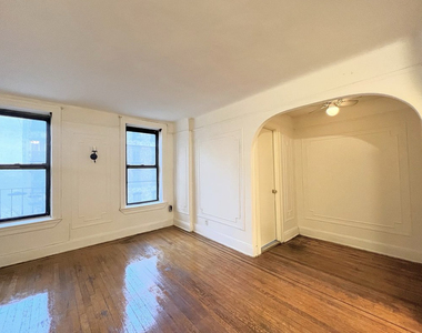  East 61st Street - Photo Thumbnail 5