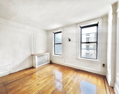  East 61st Street - Photo Thumbnail 4