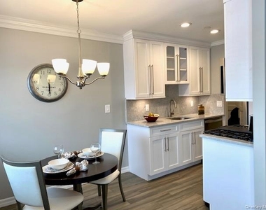 9 Williams Boulevard - Photo Thumbnail 4
