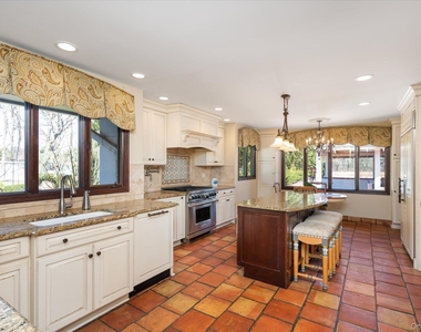 8 Plaka Court - Photo Thumbnail 13