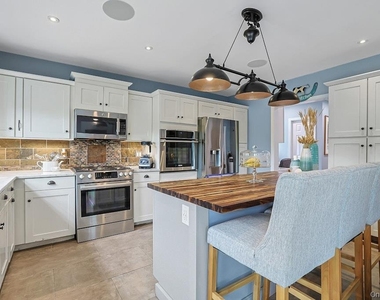 21 Anderson Avenue - Photo Thumbnail 14