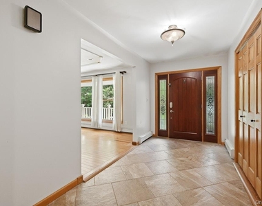 20 Williamsburg Drive - Photo Thumbnail 4
