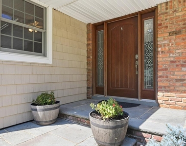 20 Williamsburg Drive - Photo Thumbnail 3