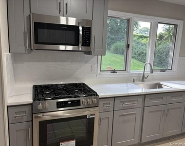 185 Pinewood Road - Photo Thumbnail 16