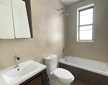 1020 Park Place - Photo Thumbnail 3