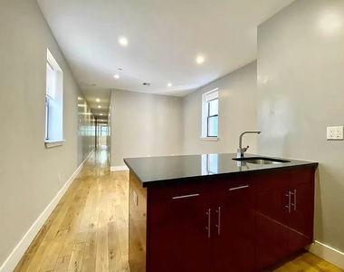 1020 Park Place - Photo Thumbnail 2
