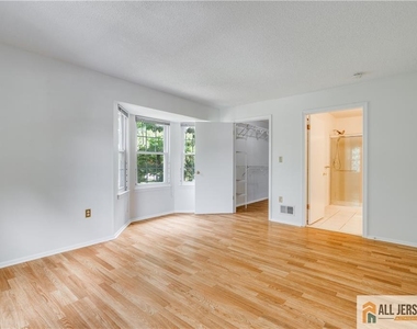 35 Brighton Way - Photo Thumbnail 7