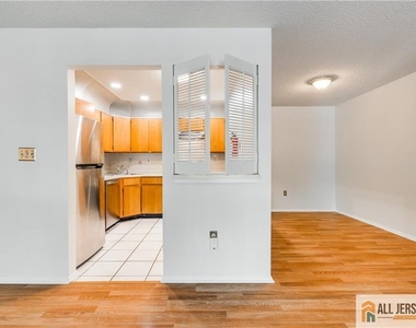 35 Brighton Way - Photo Thumbnail 1