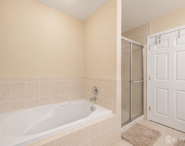 812 Columbus Avenue - Photo Thumbnail 17