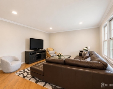 812 Columbus Avenue - Photo Thumbnail 33