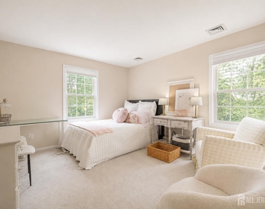 812 Columbus Avenue - Photo Thumbnail 21