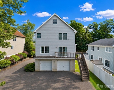 812 Columbus Avenue - Photo Thumbnail 4