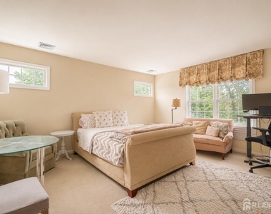812 Columbus Avenue - Photo Thumbnail 27