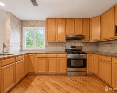 812 Columbus Avenue - Photo Thumbnail 8