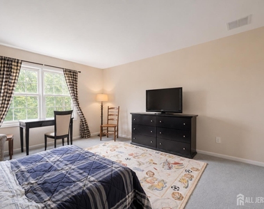 812 Columbus Avenue - Photo Thumbnail 19