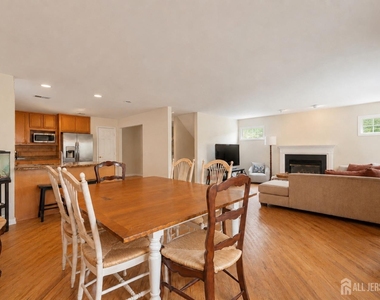 812 Columbus Avenue - Photo Thumbnail 13