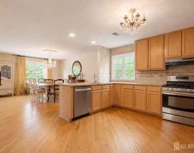 812 Columbus Avenue - Photo Thumbnail 11