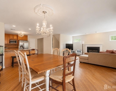 812 Columbus Avenue - Photo Thumbnail 25