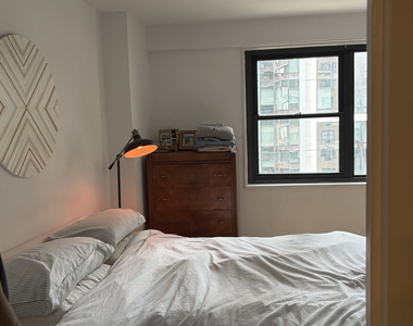 222 East 39th Street - Photo Thumbnail 12