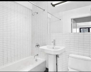 222 East 39th Street - Photo Thumbnail 3