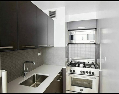 222 East 39th Street - Photo Thumbnail 1