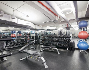 222 East 39th Street - Photo Thumbnail 5