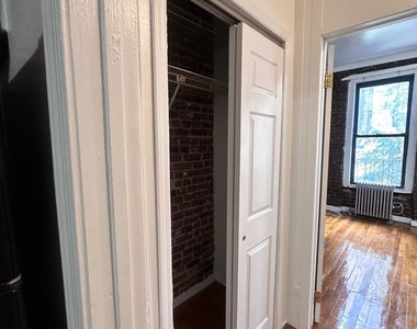 435 East 46th Street - Photo Thumbnail 3