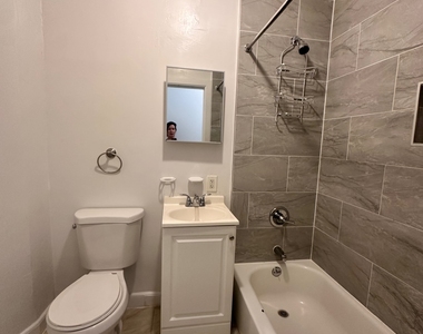435 East 46th Street - Photo Thumbnail 4