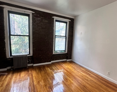435 East 46th Street - Photo Thumbnail 1