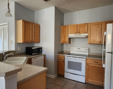 1716 Forest Lake Circle - Photo Thumbnail 9