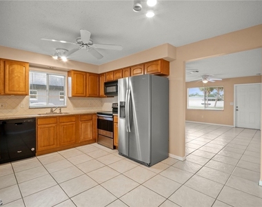 4406 Santa Barbara Boulevard - Photo Thumbnail 6
