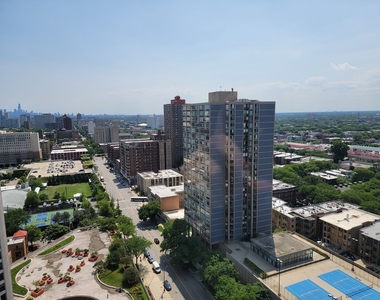 5415 N Sheridan Road - Photo Thumbnail 1