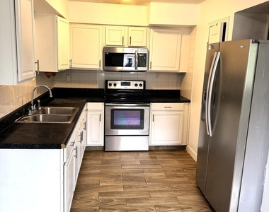 2856 Beachwood Boulevard - Photo Thumbnail 5